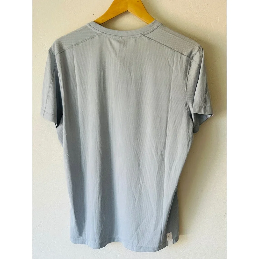 Ten Thousand Mens Lightweight Training Shirt Light Grey Size Medium NEW